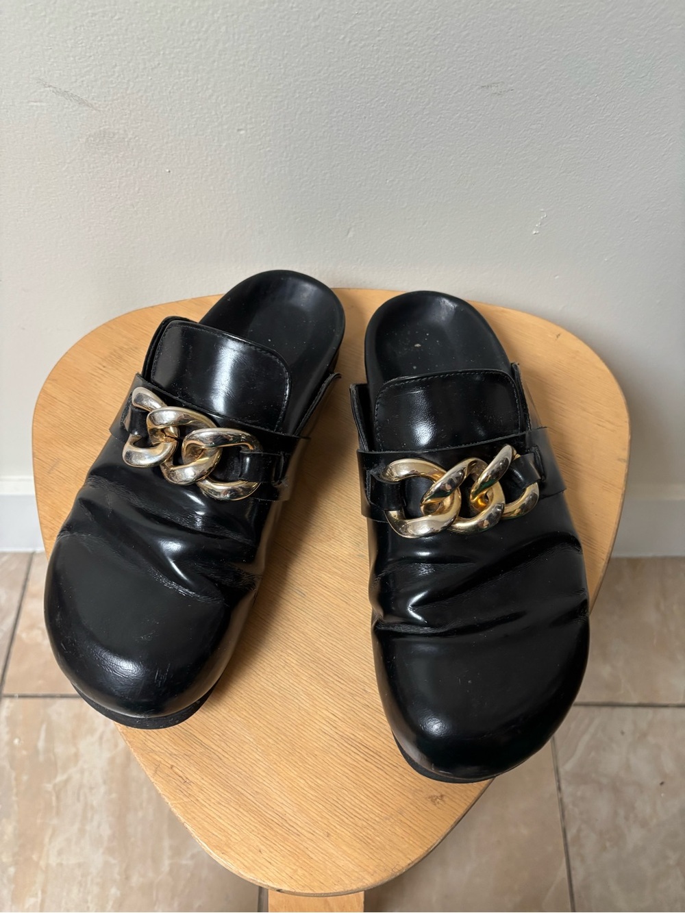 Alohas size 40 | Black Slip-On Patent Mules with Gold Chain Detail